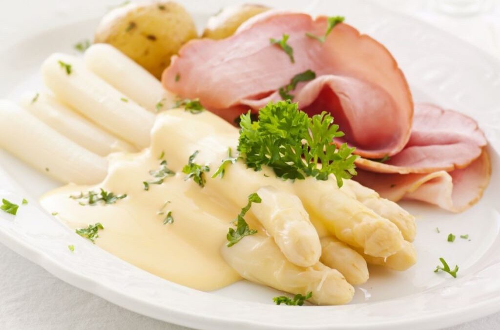 🌱 Het aspergeseizoen is begonnen bij ’t Keernpunt!